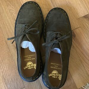 NIB olive green Dr Martens women’s size 8 never worn